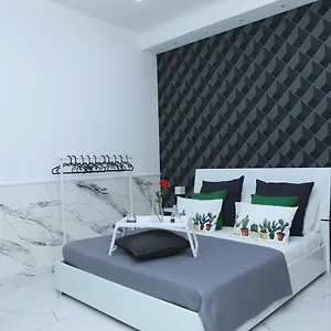 Santi House Katánie
